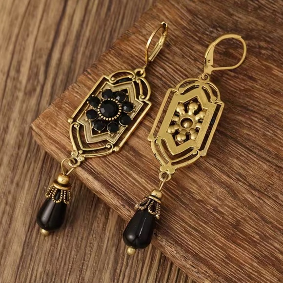 Vintage Marquis Bordo Gold Brass Earrings - Picture 5 of 9